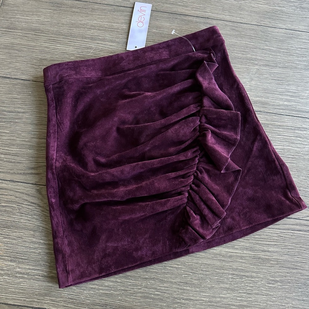 NWT Devlin Stretch Velour-like Ruffle Skirt